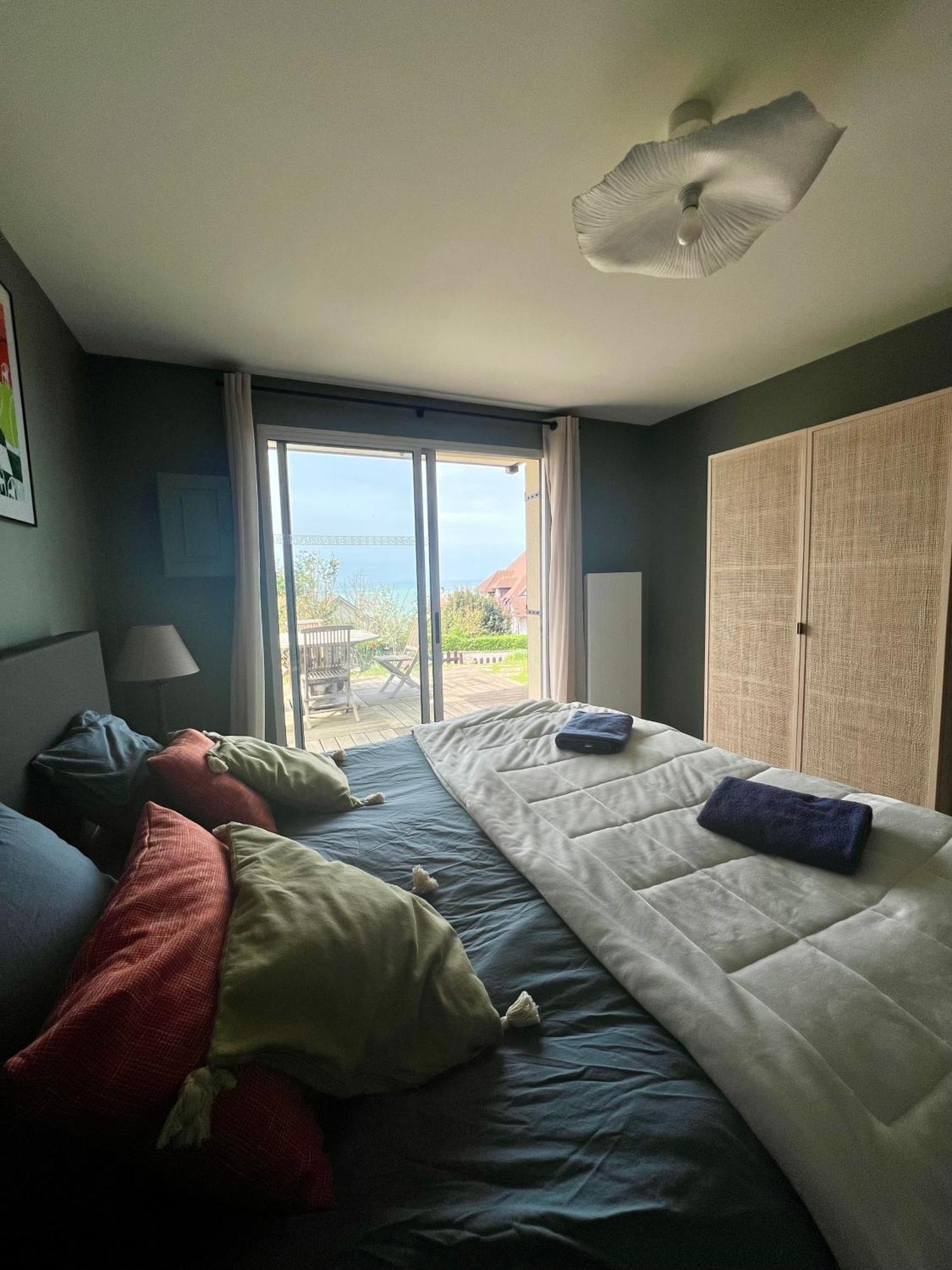 Grand Rez De Jardin-Terrasse Avec Vue Sur La Mer - 2 Chambres Blonville-sur-Mer Exterior photo